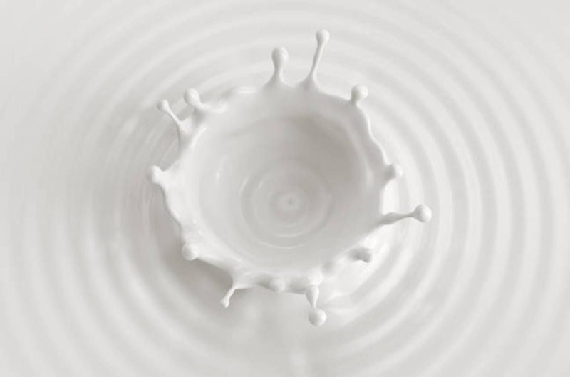 Брызги молока