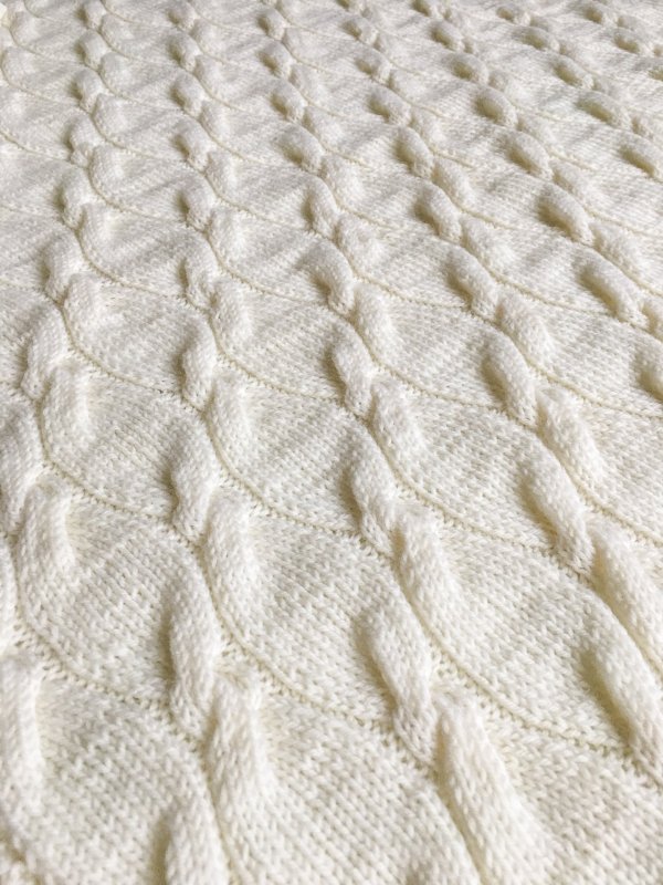 Плед вязаный белый