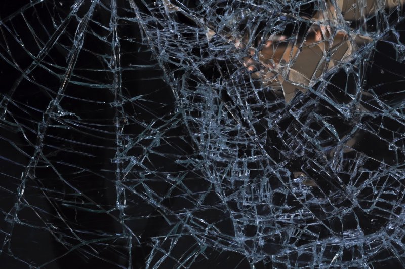 Треснутое стекло