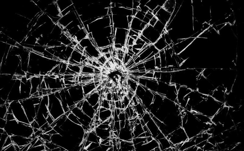 Треснутое стекло
