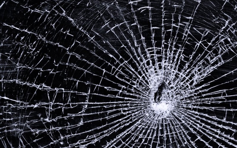Треснутое стекло