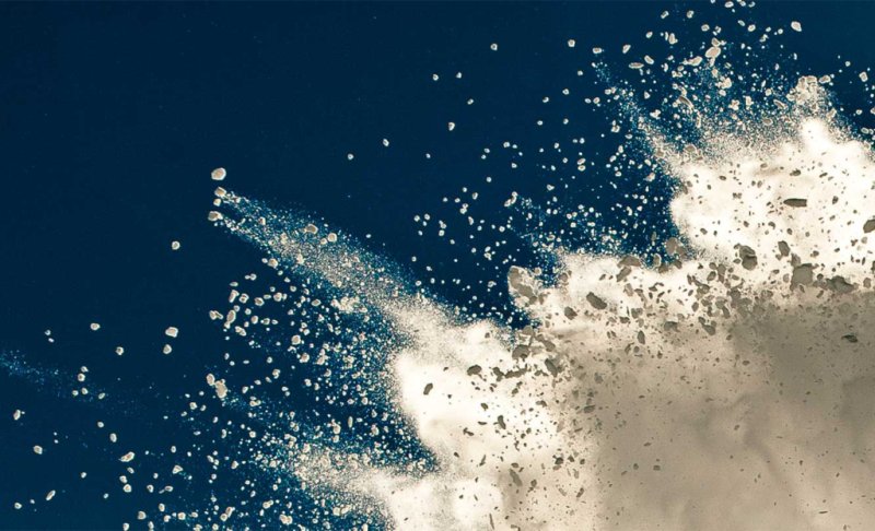 Брызги снега