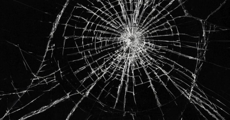 Трещина на стекле