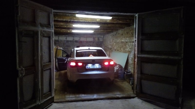 Потолок в гараже из досок