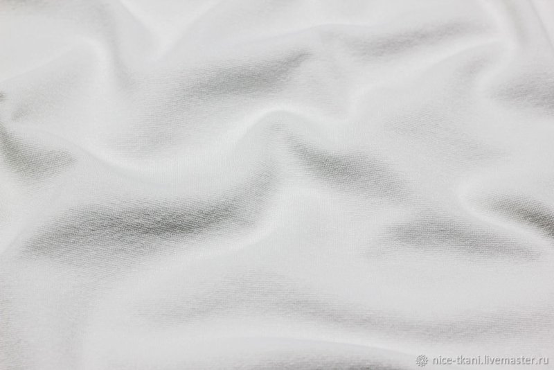 Белая трикотажная ткань