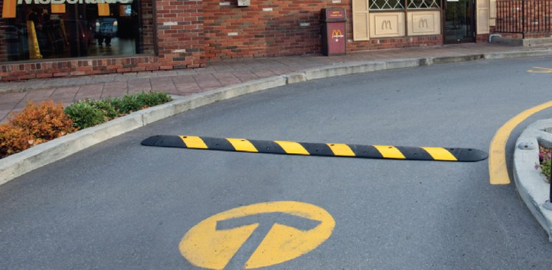 Лежачий полицейский