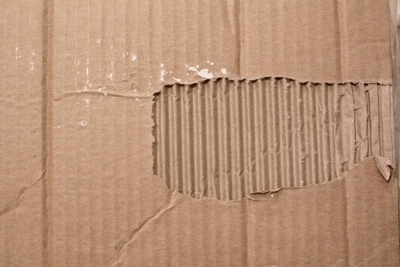 Порванный картон