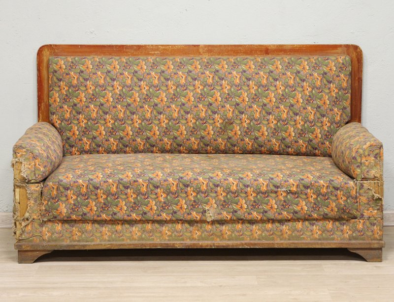 Старый диван