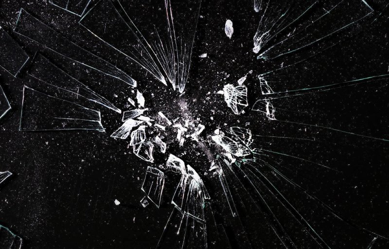 Разбитая стекло