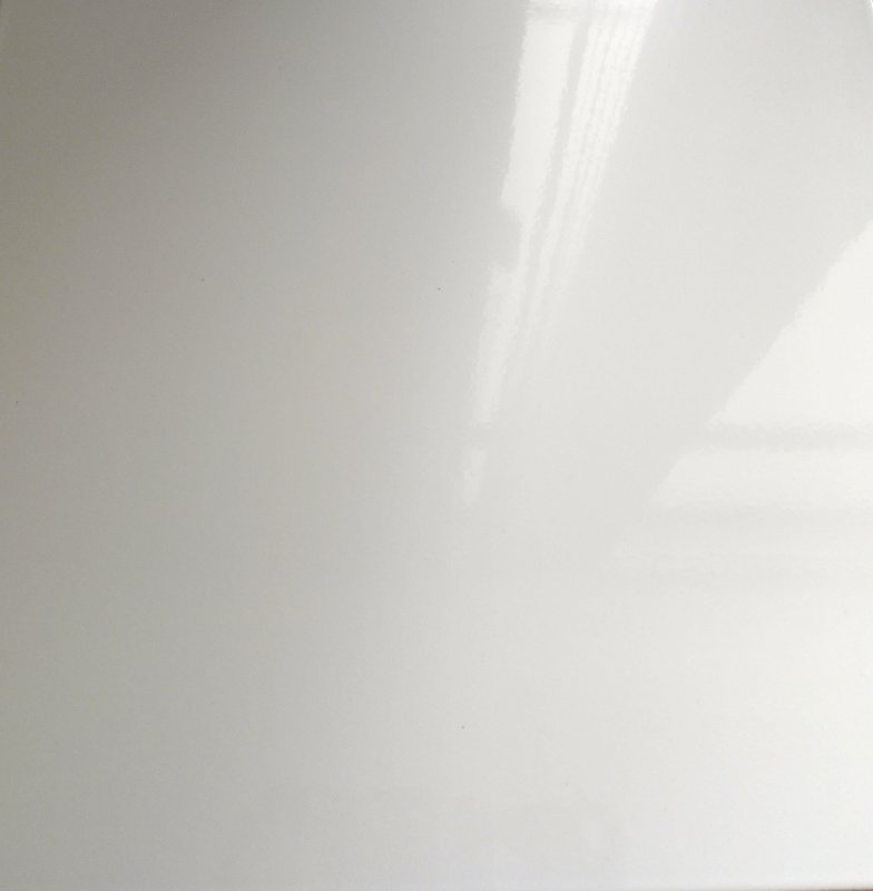 Белый глянцевый цвет