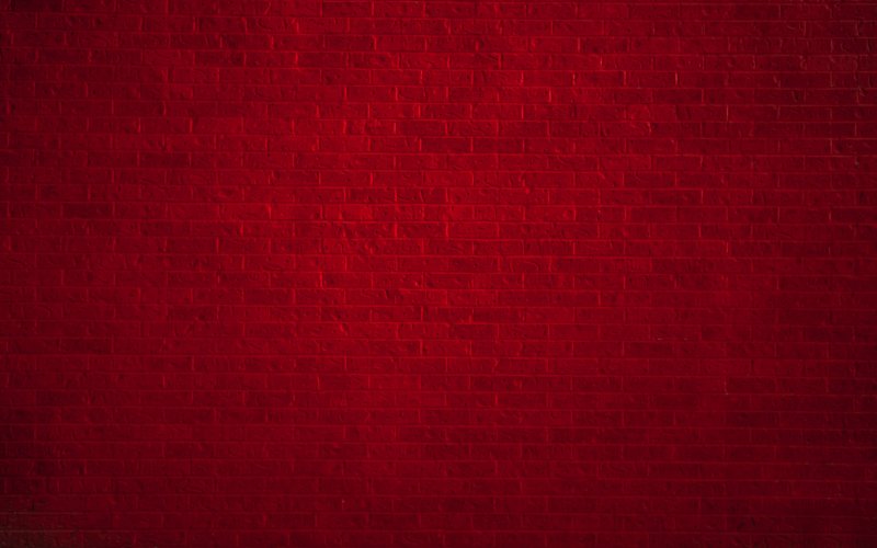 Красная кирпичная стена