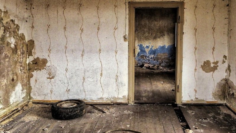 Стена заброшенного здания