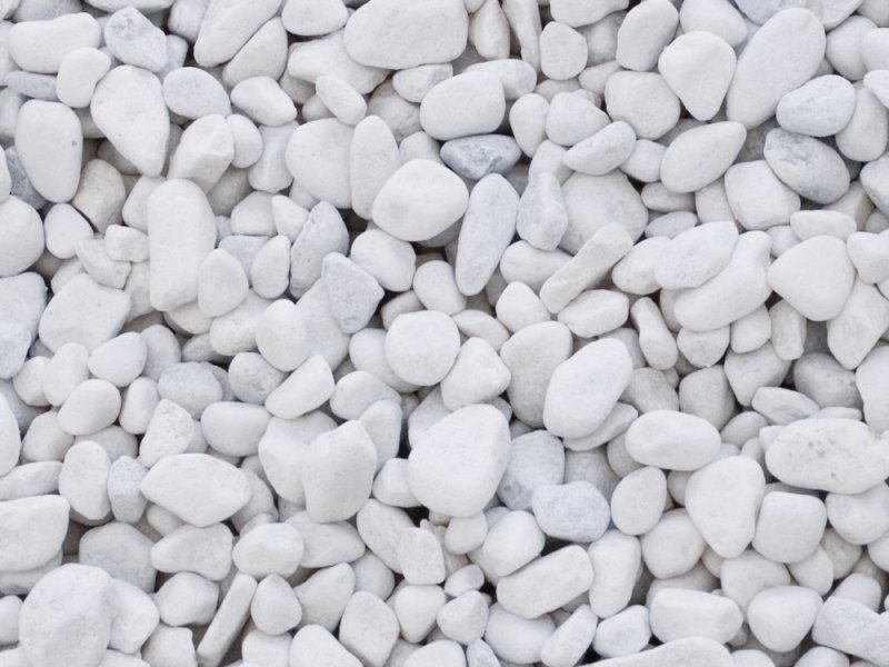 Белая галька