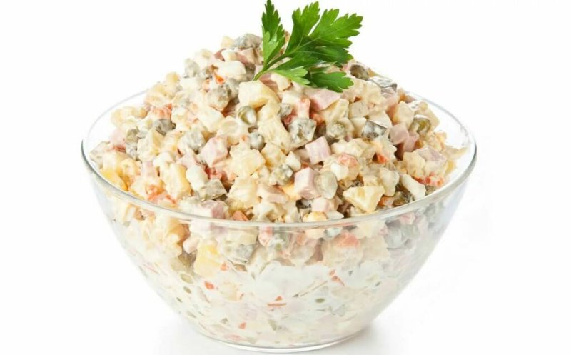 Оливье на белом фоне