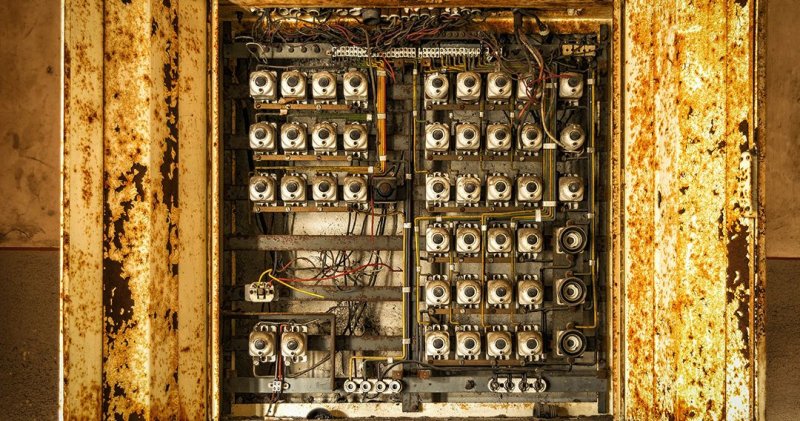 Щиток электрический старый