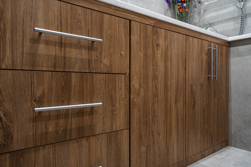 Дуб Канзас коричневый Эггер