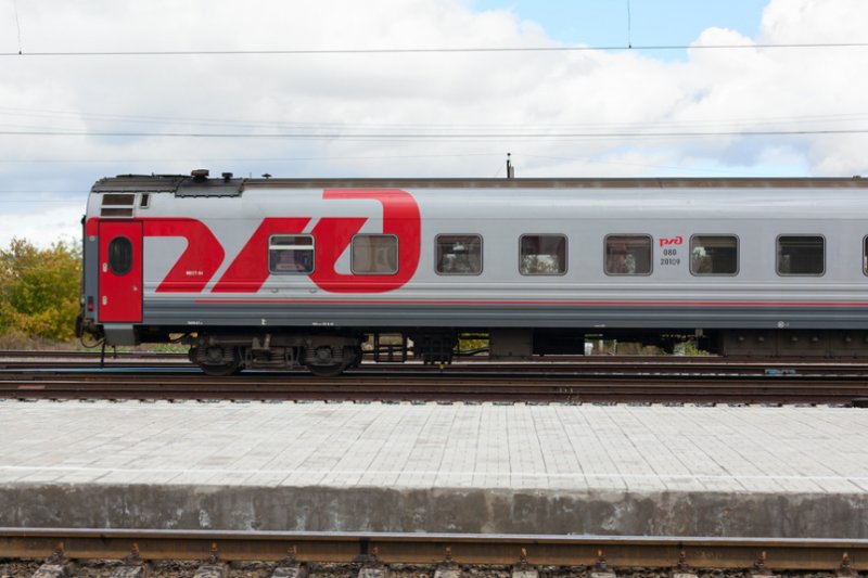 Поезд сбоку