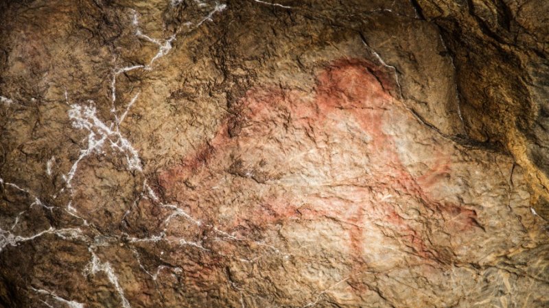 Каменная стена в пещере