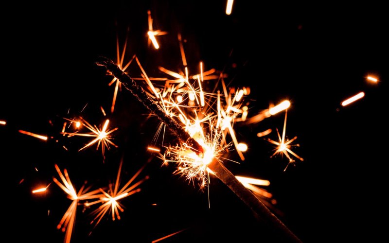 Фейерверк на черном фоне