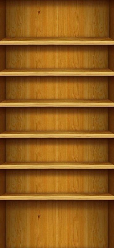 Пустые деревянные полки