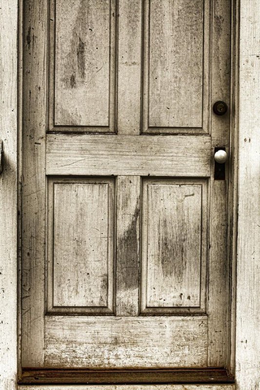 Старая входная дверь