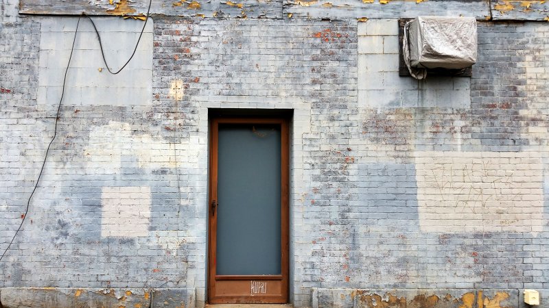 Стены старых зданий