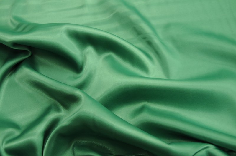 Атлас матовый. Изумрудный