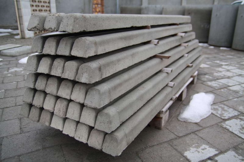 Столб шпалерный бетонный