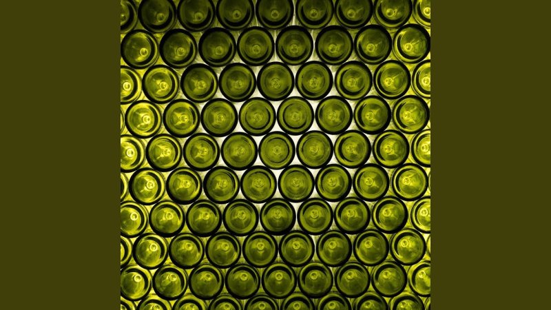 Стеклянная бутылка