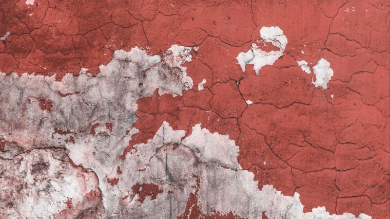 Старая красная краска