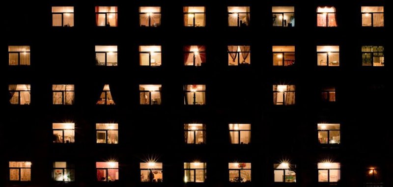 Дом с горящими окнами