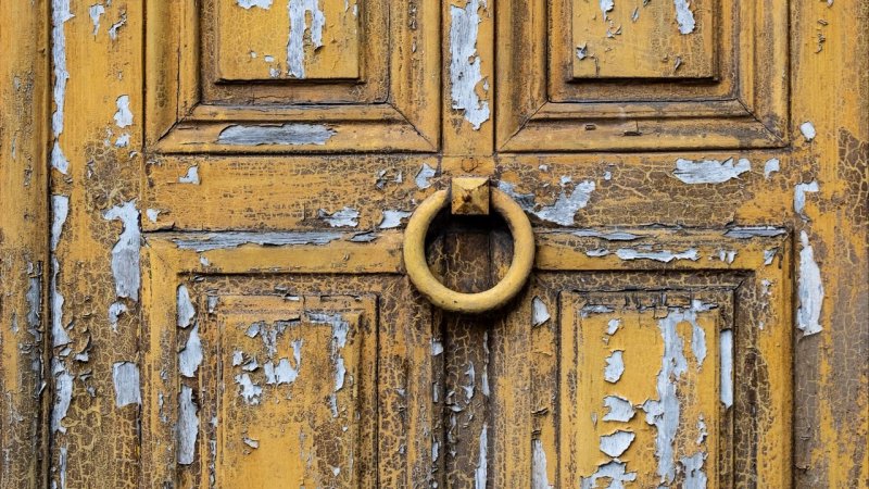 Старинная деревянная дверь