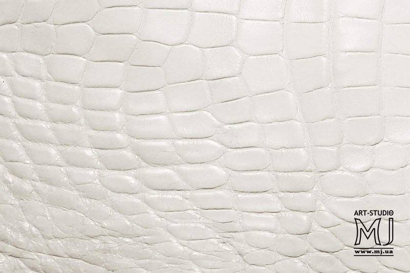 Кожа крокодила белая