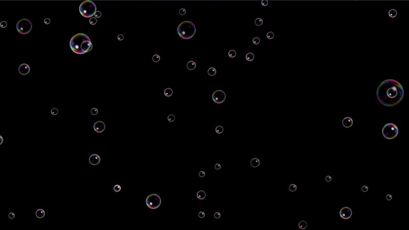 Мыльные пузыри на черном фоне