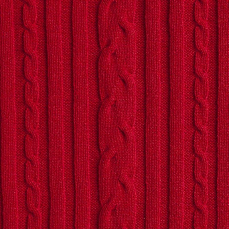 Красное вязаное полотно