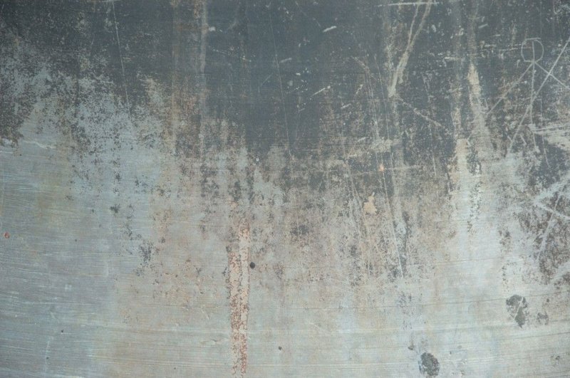 Потертости на металле