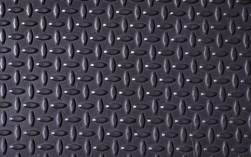 Ребристый лист металла