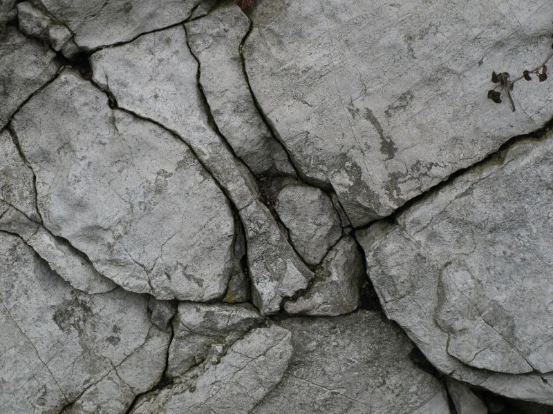 Трещина в Камне