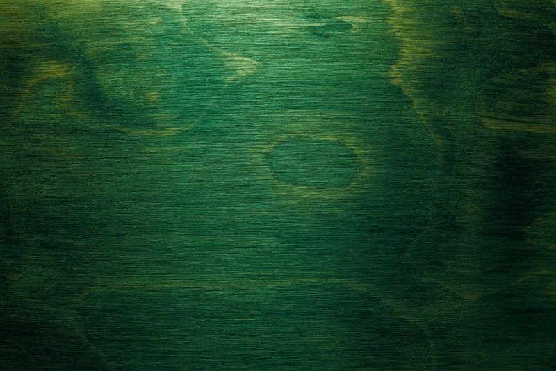 Тёмно зелёная древесина