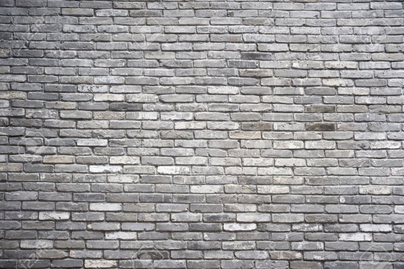 Серая кирпичная стена