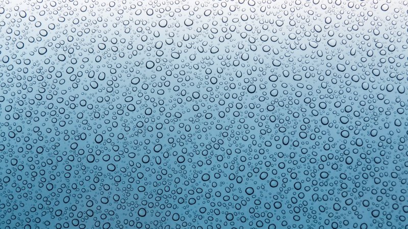 Капли на стекле