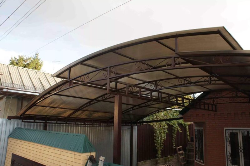 Профилированный поликарбонат на арочный навес