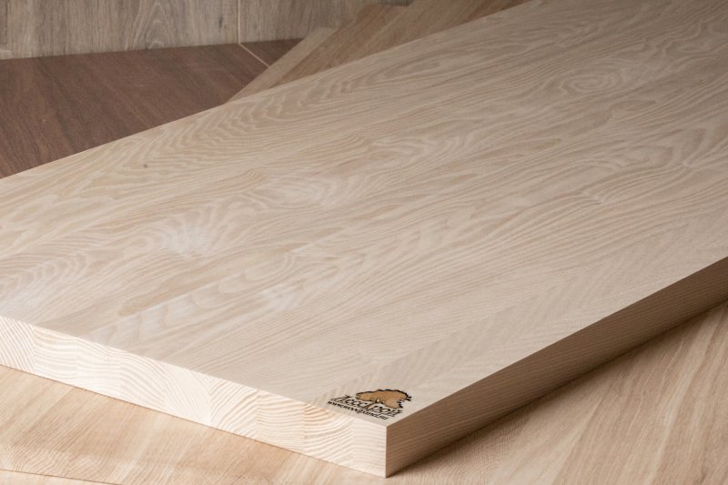 Щит ясень цельноламельный