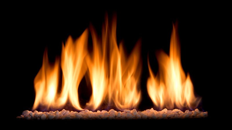 Огонь газового камина