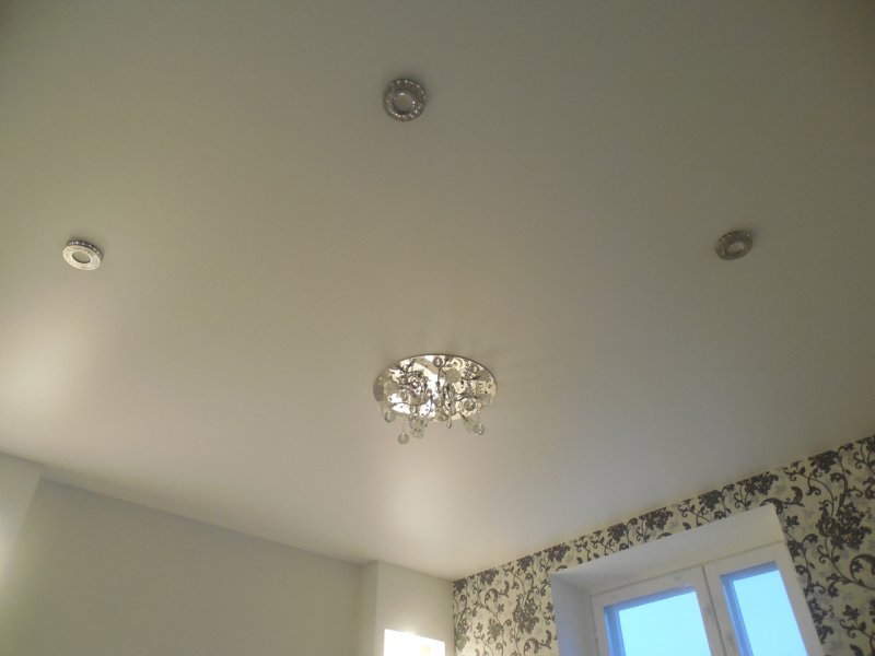 Натяжной потолок сатин