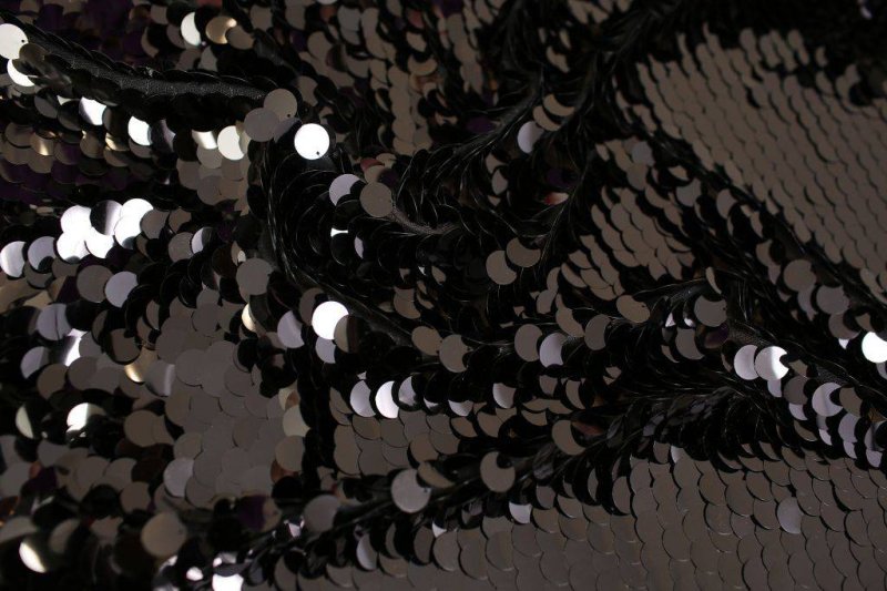 Черная ткань с пайетками