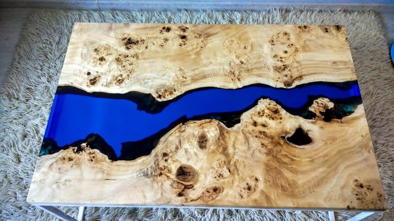 Стол река из эпоксидной смолы