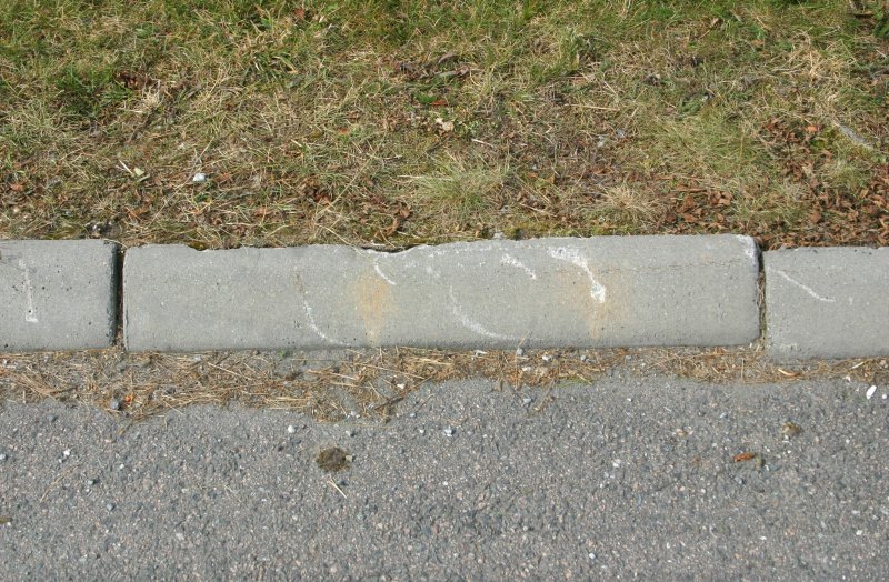 Асфальт с бордюром