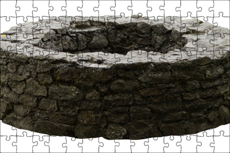 Старый каменный колодец