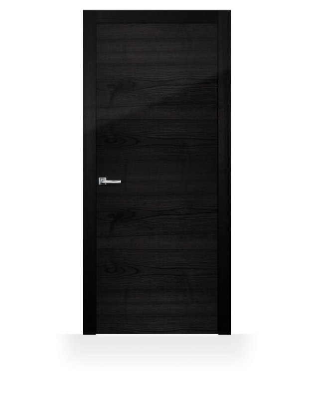 Белая дверь на черном фоне